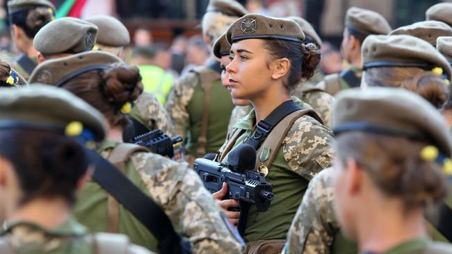  В течении 2022 года украинки обязаны стать на военный учет